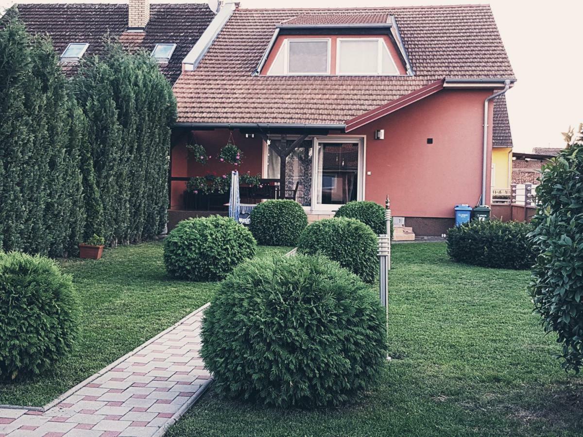 Apartment Dominik Osijek Bagian luar foto